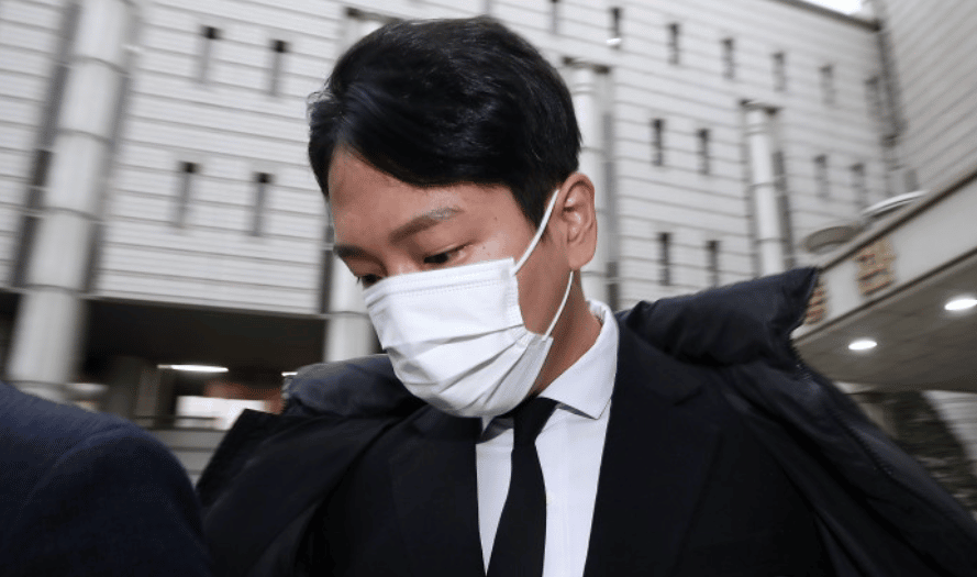 징역 10월 받았는데 또? ... 유명 남자 아이돌 성추행 혐의 불구속 기소