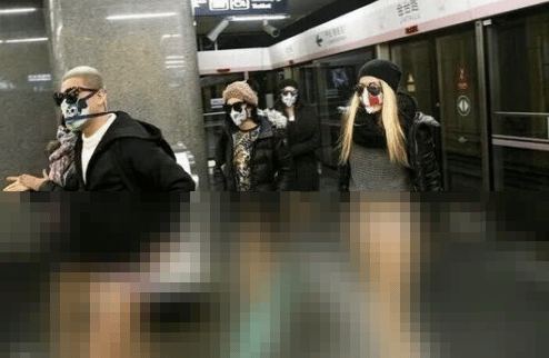 “속옷만 입은 채 출근길 지하철 탔다”… 한치의 부끄러움 없이 바지 벗고 지하철 탄 충격적인 사연은?